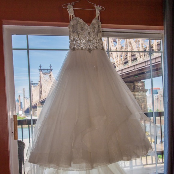 Eve of Milady Wedding Dress style 1609 - Picture 6 of 14